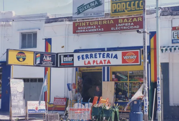 Mostrador de herramientas en la ferretería